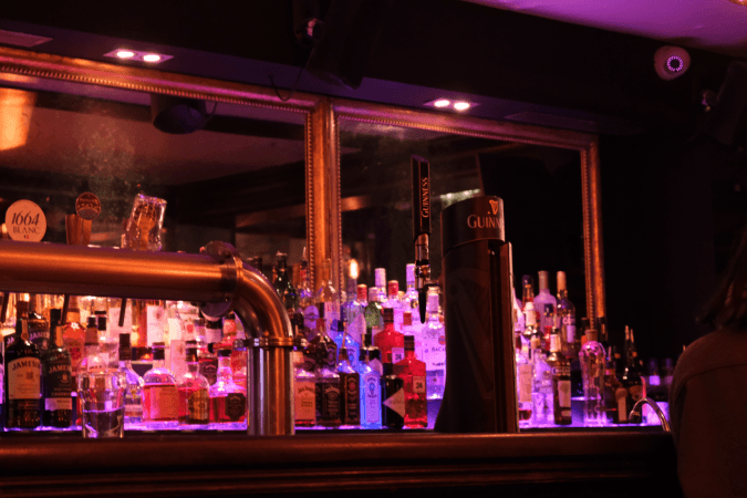 Best Sports Bars in Paris - The Bootleg Pub