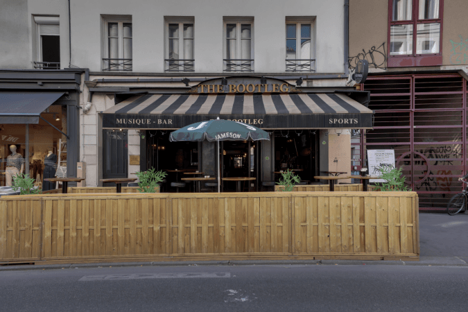 Best Sports Bars in Paris - The Bootleg Pub