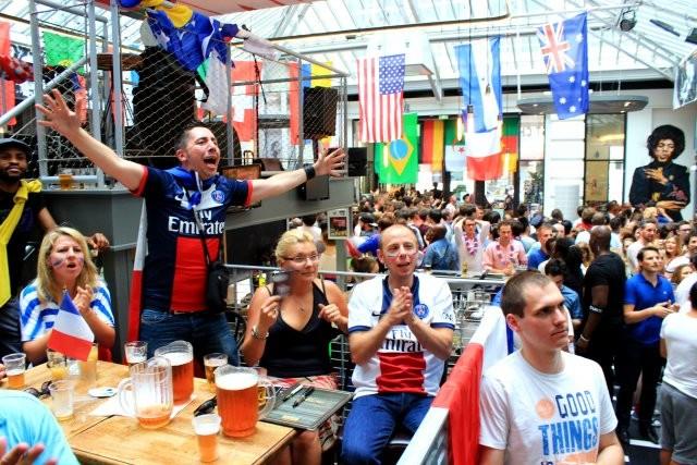 Best Sports Bars in Paris - Belushi's Gare Du Nord