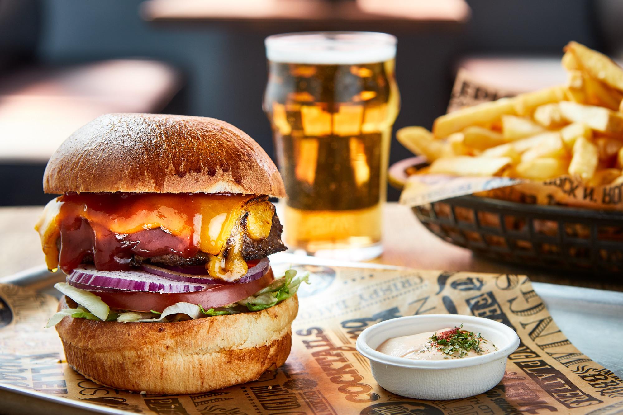 Best Sports Bars in Paris - Belushi's Gare Du Nord