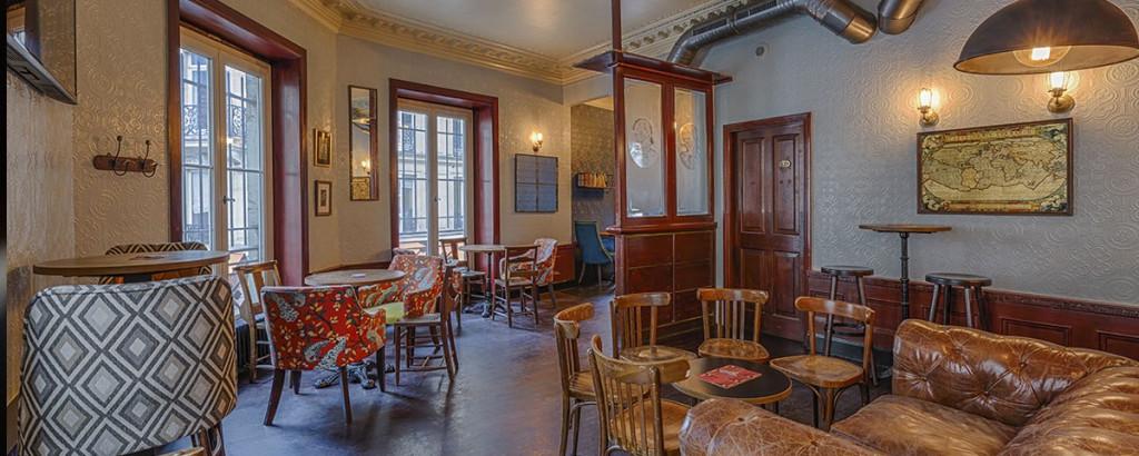 Best Sports Bars in Paris - Frog Hop House