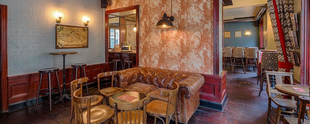 Best Sports Bars in Paris - Frog Hop House