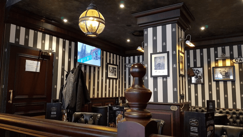 Best Sports Bars in Annecy - Au Bureau Annecy