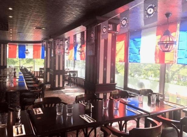 Best Sports Bars in Annecy - Au Bureau Annecy