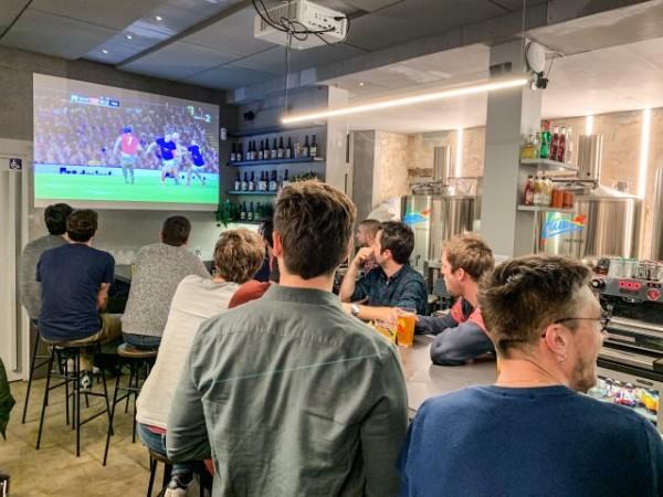 Best Sports Bars in Paris - Les Cuves de Fauve