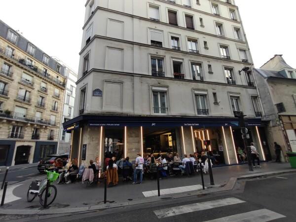 Best Sports Bars in Paris - Les Cuves de Fauve