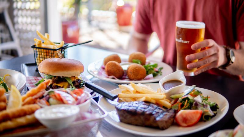 Best Sports Bars in Sratford - Barron River Hotel