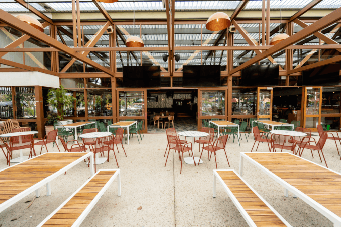 Best Sports Bars in Gold Coast - Burleigh Town Hotel