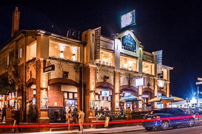 Best Sports Bars in Perth - Victoria Park Hotel