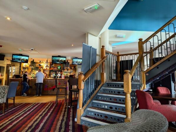 Best Sports Bars in Swindon - Woodlands Edge (Swindon)