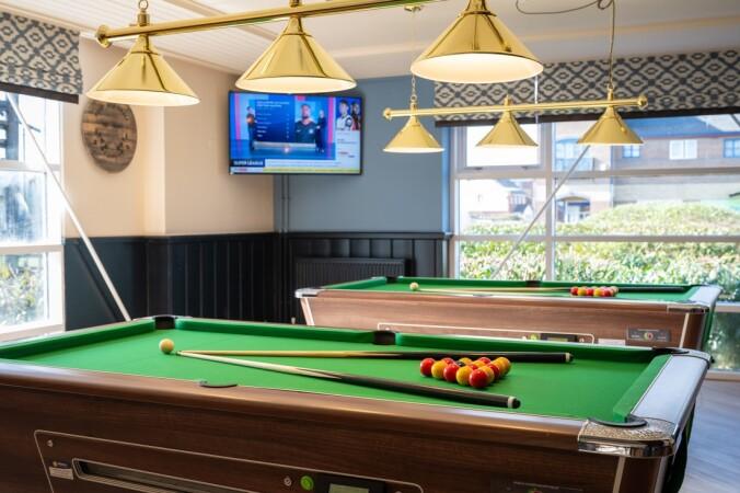 Best Sports Bars in Swindon - Woodlands Edge (Swindon)
