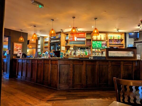 Best Sports Bars in Swindon - Woodlands Edge (Swindon)