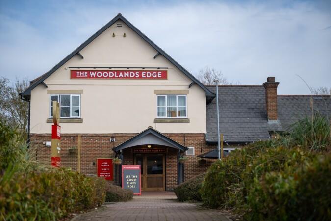 Best Sports Bars in Swindon - Woodlands Edge (Swindon)