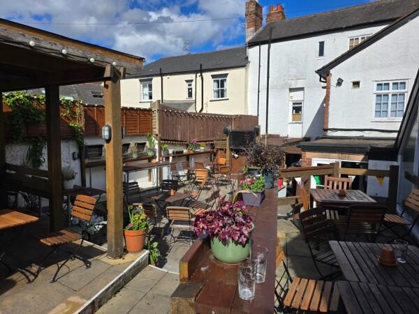 Best Sports Bars in Exeter - Black Horse (Exeter)