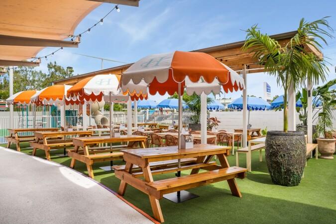 Best Sports Bars in Hope Island - Hope Island Tavern