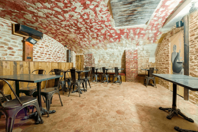 Best Sports Bars in Paris - Chope-Moi Pigalle