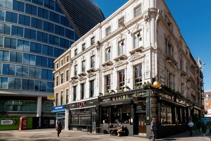 Best Sports Bars in London - Globe