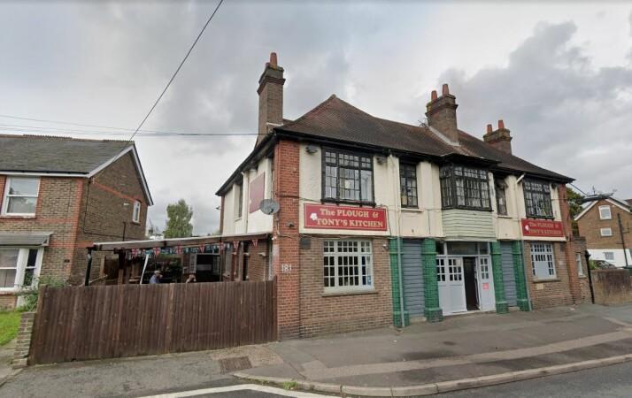 Best Sports Bars in Crawley - The Plough Inn
