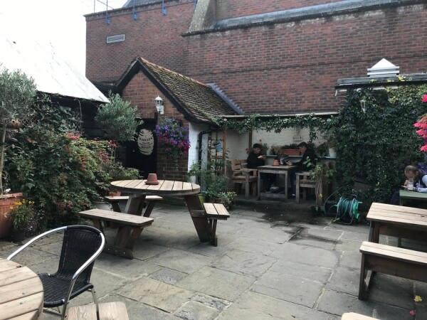 Best Sports Bars in Crawley - White Hart