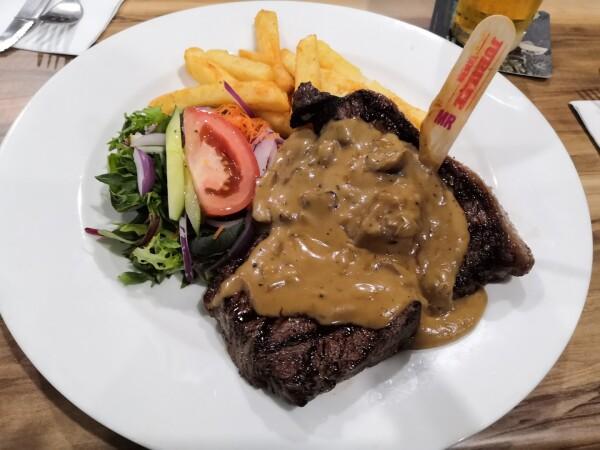 Best Sports Bars in Airlie Beach - Jubilee Tavern