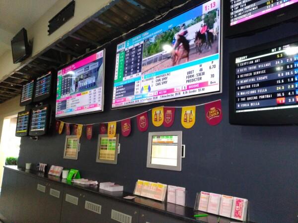 Best Sports Bars in Airlie Beach - Jubilee Tavern