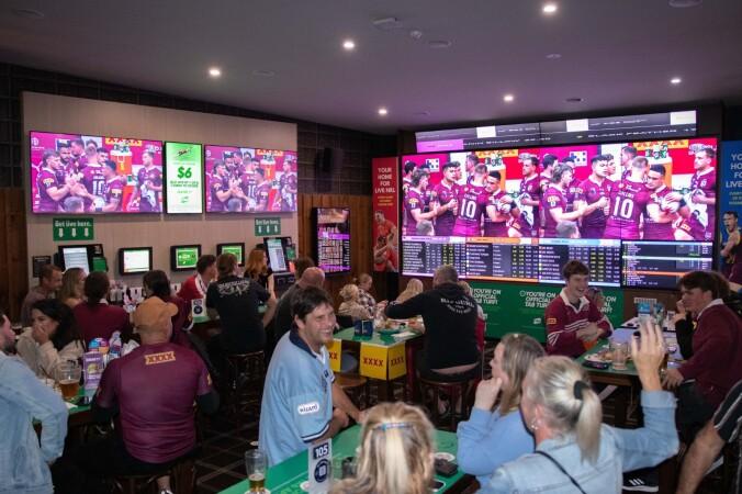 Best Sports Bars in Meridan Plains - Parklands Tavern