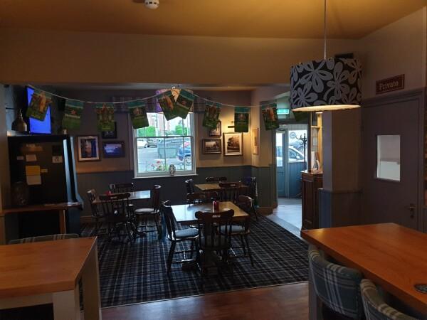 Best Sports Bars in Reigate and Banstead - Old Oak Meadvale