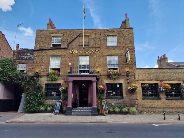 Best Sports Bars in London - Hare and Hounds