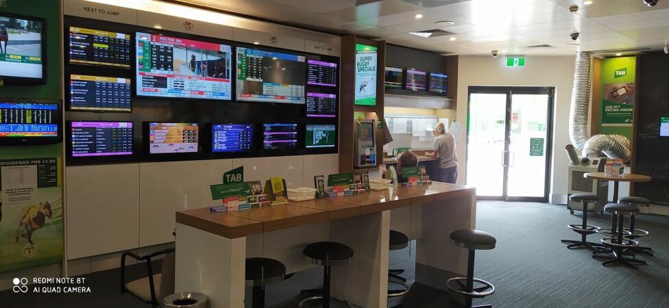 Best Sports Bars in MOOREBANK - Moorebank Hotel