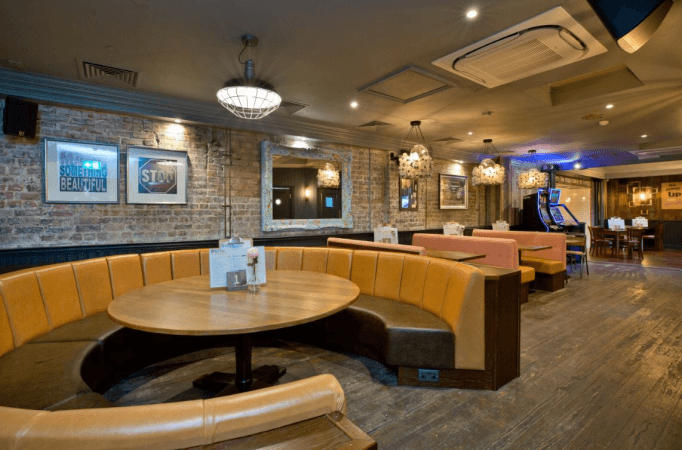 Best Sports Bars in Islington - Vineyard Islington London