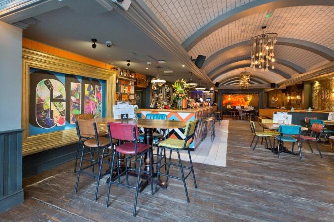 Best Sports Bars in Islington - Vineyard Islington London