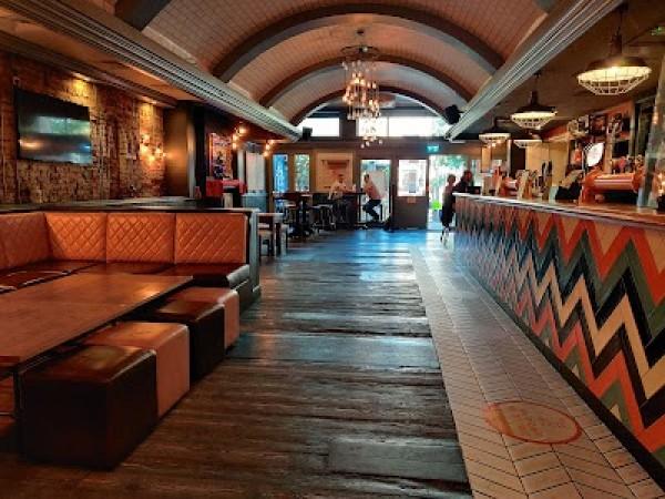 Best Sports Bars in Islington - Vineyard Islington London