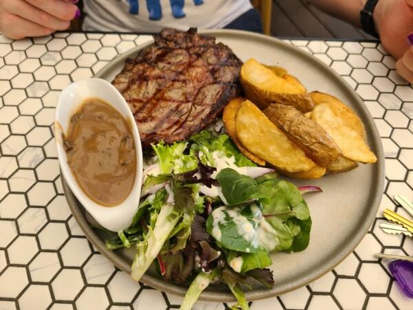 Best Sports Bars in Lutwyche - Crown Hotel