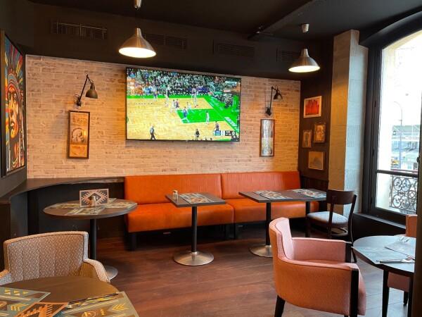 Best Sports Bars in Paris - Indiana Café Richelieu Drouot