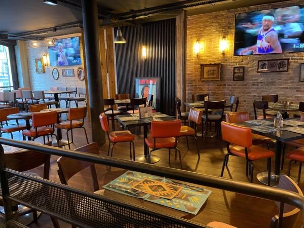 Best Sports Bars in Paris - Indiana Café Richelieu Drouot