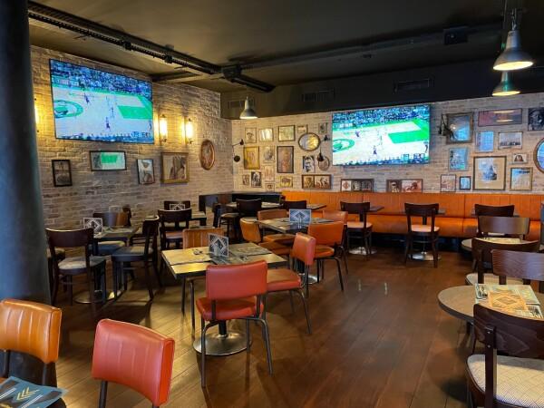 Best Sports Bars in Paris - Indiana Café Richelieu Drouot