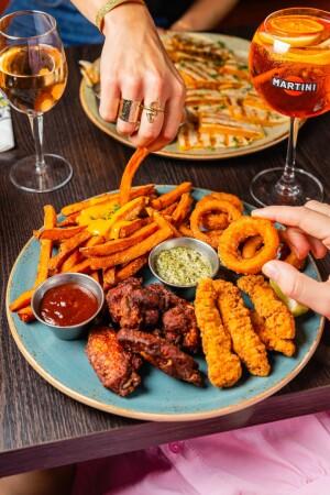 Best Sports Bars in Paris - Indiana Café Richelieu Drouot