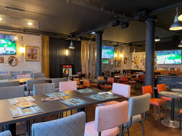 Best Sports Bars in Paris - Indiana Café Richelieu Drouot