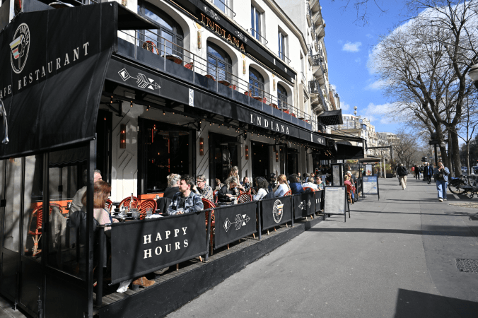 Best Sports Bars in Paris - Indiana Café Richelieu Drouot