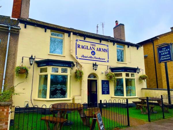 Best Sports Bars in Rugby - Raglan Arms