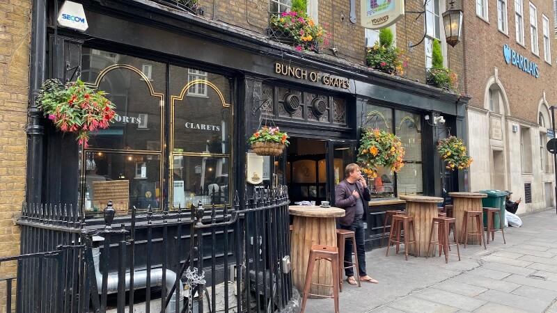 Best Sports Bars in London - Bunch of Grapes