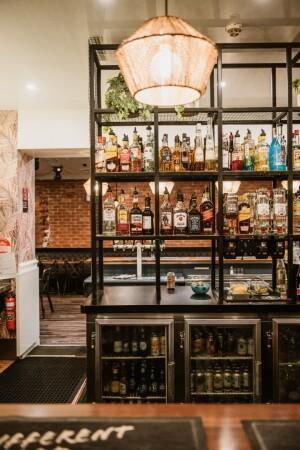 Best Sports Bars in Wagga Wagga - The Victoria Hotel Wagga Wagga