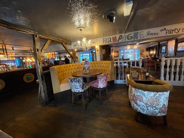 Best Sports Bars in Rayleigh - Ye Olde Crown