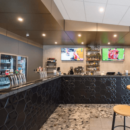 Best Sports Bars in ESPERANCE - 33 Degrees Esperance
