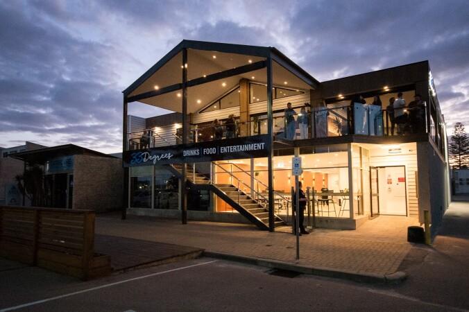 Best Sports Bars in ESPERANCE - 33 Degrees Esperance