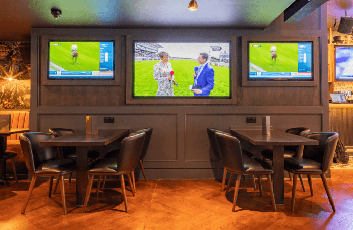 Best Sports Bars in London - Goldwood Sports Pub & Kitchen