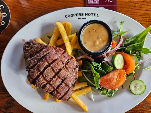 Best Sports Bars in Newtown - Coopers Hotel