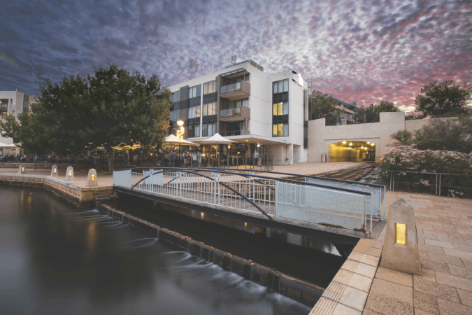 Best Sports Bars in East Perth - The Royal on the Waterfront