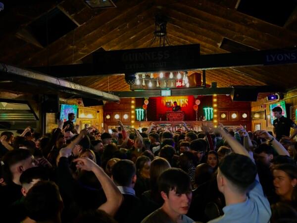 Best Sports Bars in Leitrim - Dunnes Bar