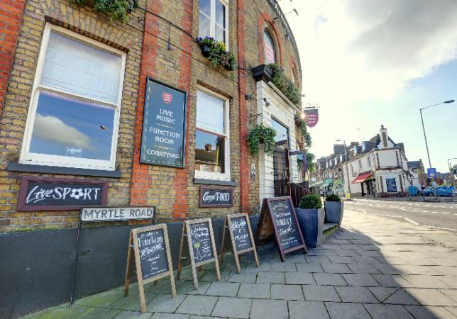 Best Sports Bars in Brentwood - Essex Arms